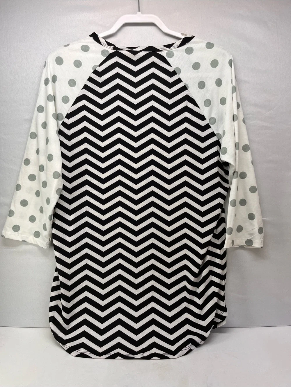 LuLaRoe Randy Black & White Chevron Raglan Tunic with Polka Dot Sleeves - Picture 3 of 6